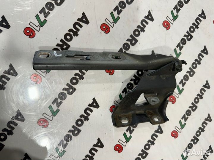 Петля капота левая Audi A4 B8 CDN 2.0 2014