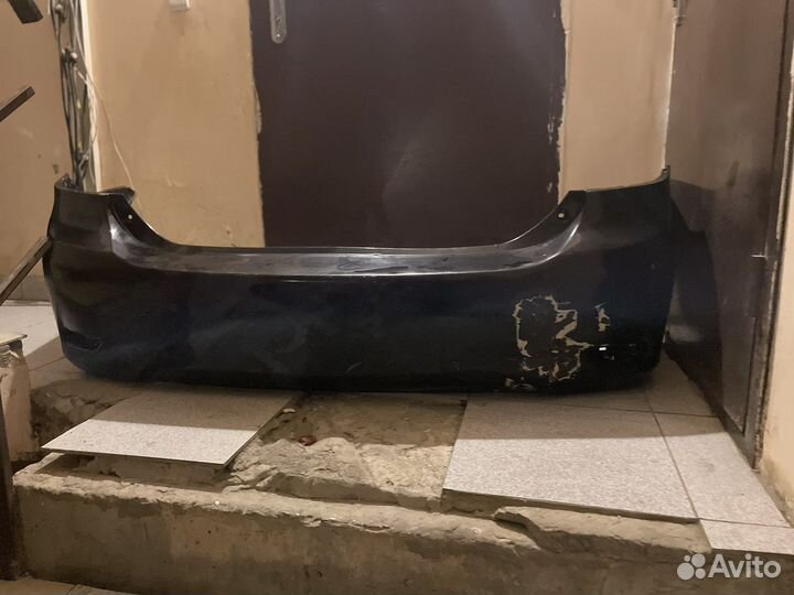 Задний бампер. На тойота королла оригинал