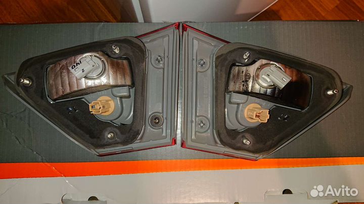 Задние фонари Веста, в крышку багажника