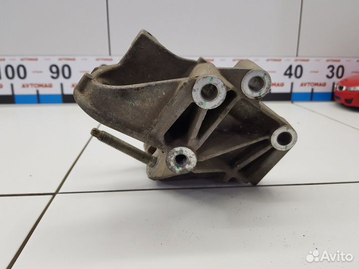 Кронштейн двигателя правый (Ford Focus)