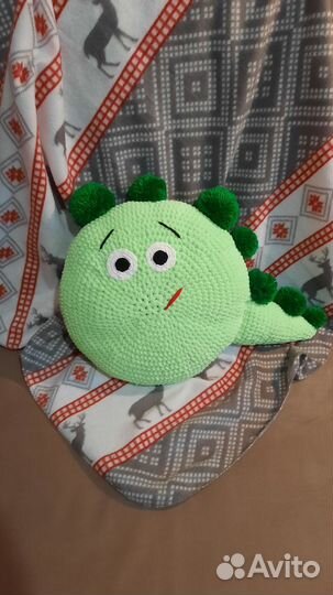 Подушка вязаная