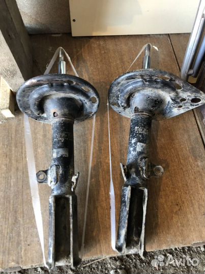 Тойота камри v50 Задний амортизатор