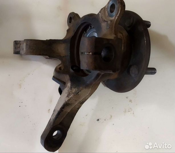 Кулак поворотный левой подвески Мицубиси Лансер 9