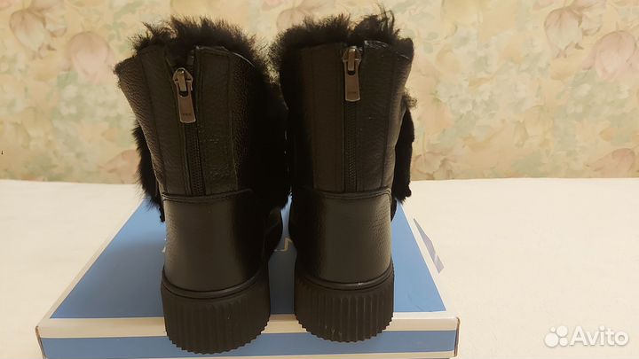 Новые кожаные сапоги (угги), 37 размер