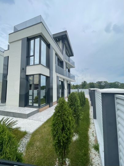 Дом 217 м² на участке 4 сот.