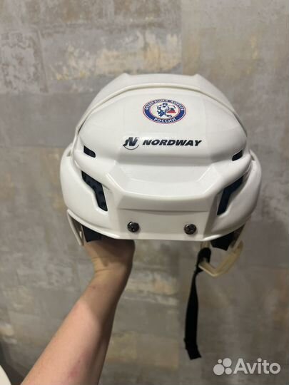 Хоккейный шлем