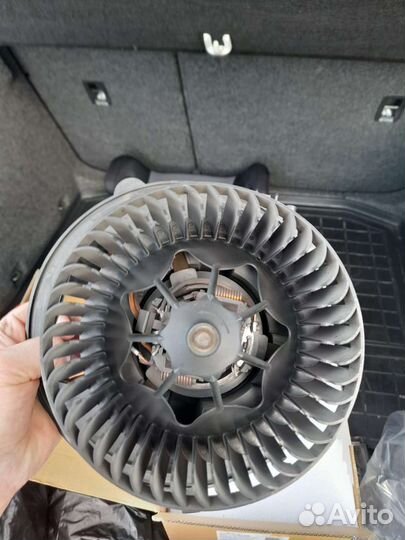 Продам вентилятор печки