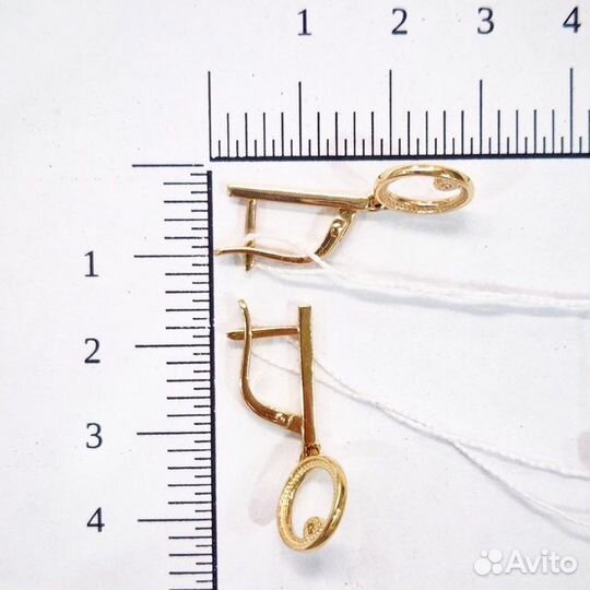 Золотые серьги с камнем