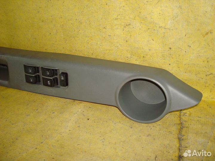 Блок упр-я стеклоподъемниками Toyota Passo KGC10 (Переднее Правое)