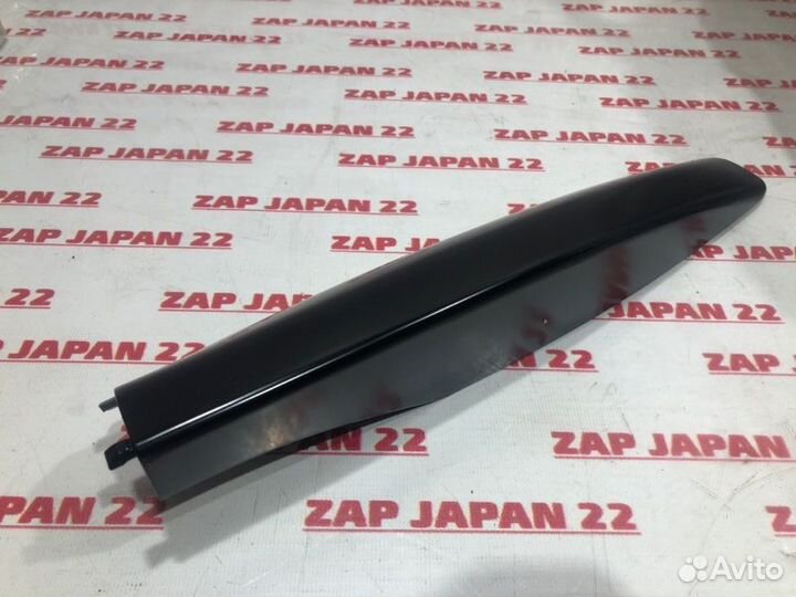 Крышка рейлинга передняя левая Toyota Land Cruiser