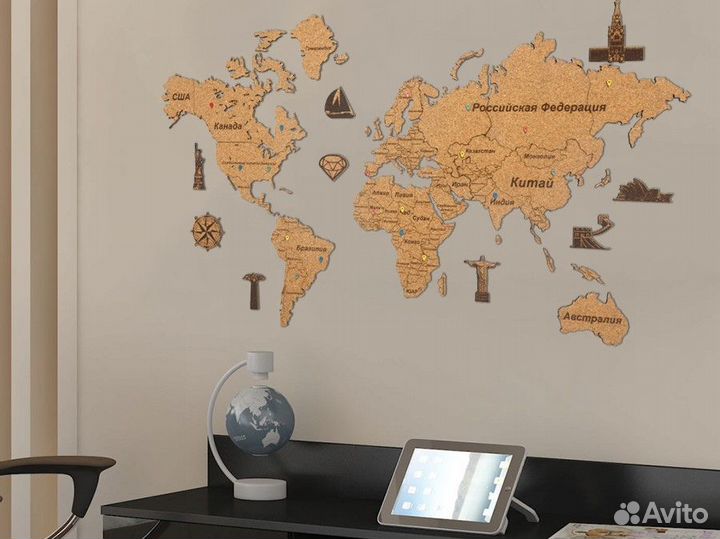 Карта мира из пробки