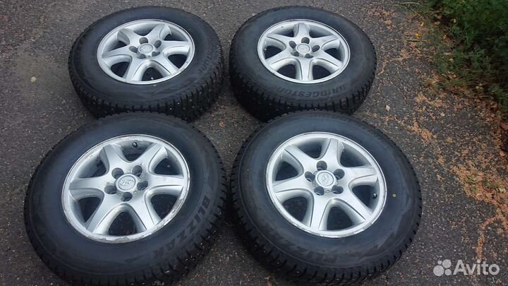 Bridgestone Blizzak Spike-02 SUV 215/70 R16 100