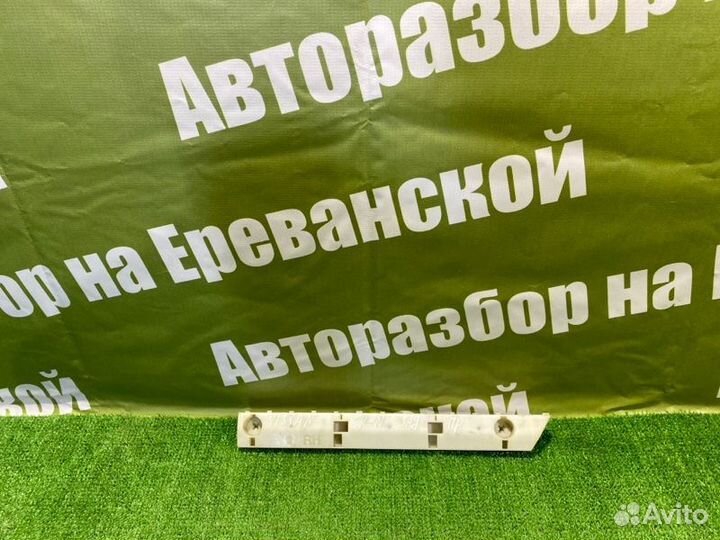 Крепление бампера заднее правое Nissan Skyline