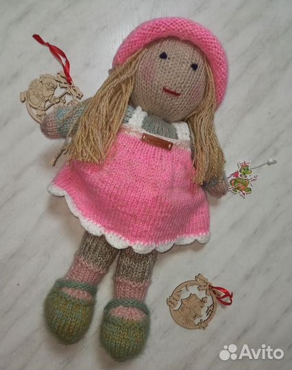 Вязаная кукла ручной работы