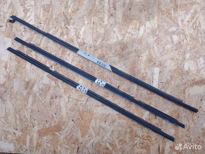 Молдинг стекла двери Toyota ae110 ae115