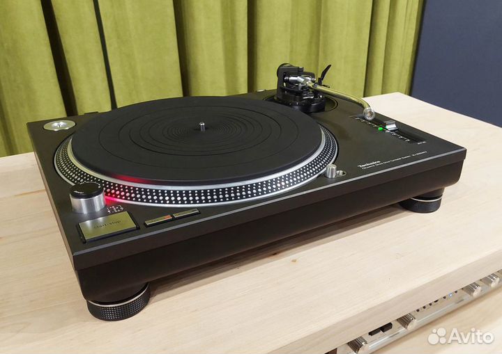 Проигрыватель виниловых пластинок Technics SL-1200