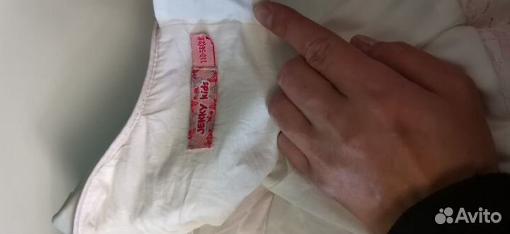 Нарядное бело-розовое платье