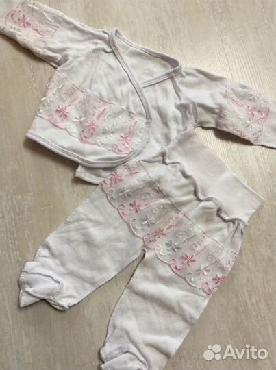 Комплект на выписку для девочки