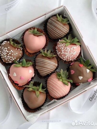 Букеты/наборы с клубникой, бананы в шоколаде