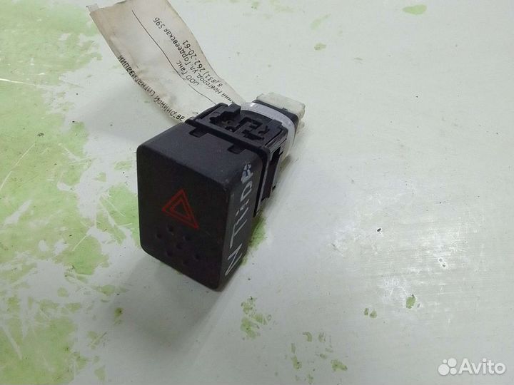 Кнопка аварийной сигнализации Nissan Tiida