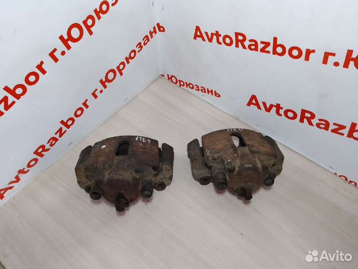Суппорт передний Додж Стратус