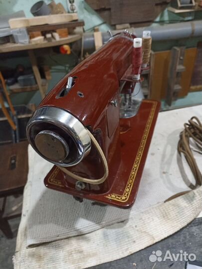 Швейная машинка 