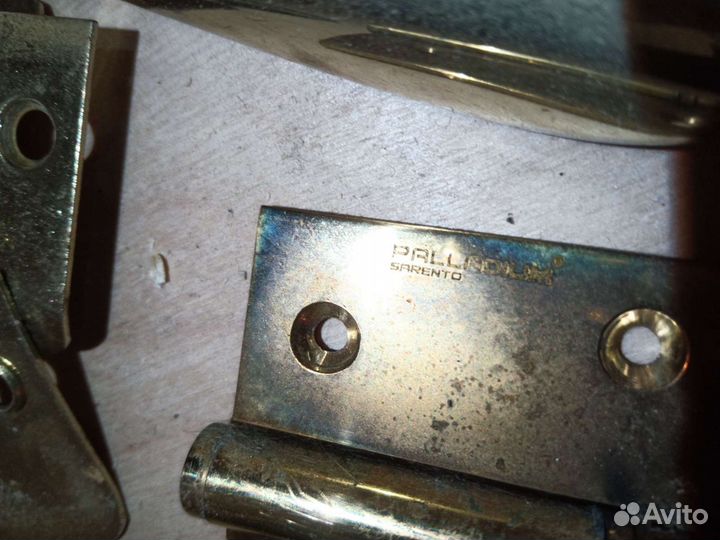 Петли, защёлки-фикскторы б.у