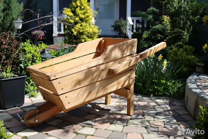 Тележка декоративная для сада