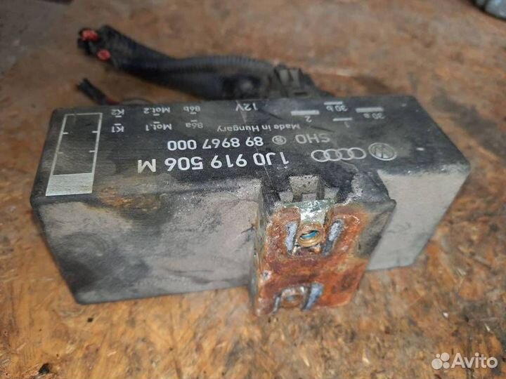 Реле электровентилятора Skoda Octavia (A4) рест