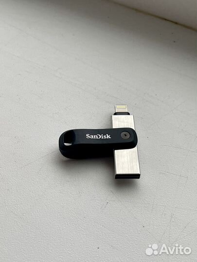 Флешка для iPhone SanDisk iXpand Flash Drive Go
