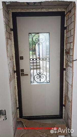 Тяжелая дверь металлическая в квартиру