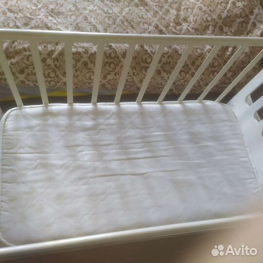 Детская кроватка с пультом управления