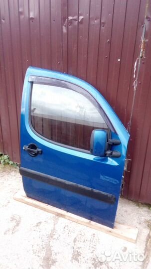 Дверь передняя правая Fiat Doblo 2009 год