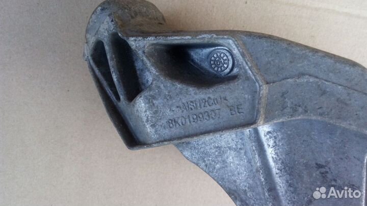 Опора двигателя левая Audi