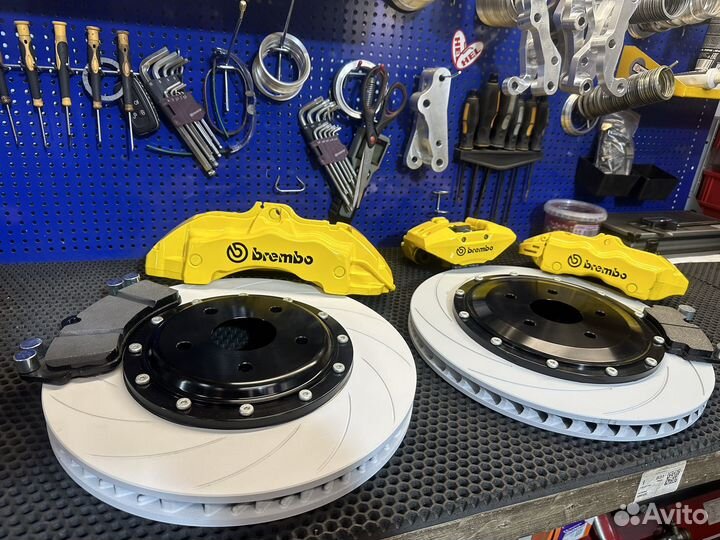 Тормоза Brembo на toyota camry70/raf4