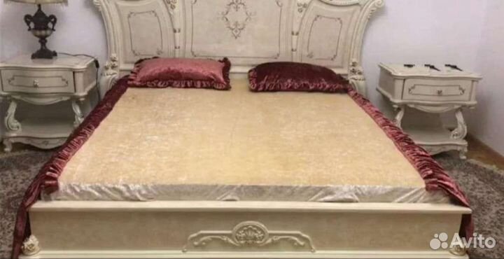 Покрывало и 5 подушек итальянский мраморный бархат