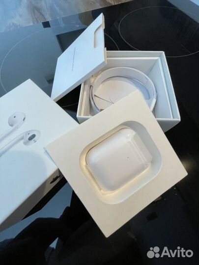 Наушники Apple Airpods 2 с беспроводной зарядкой