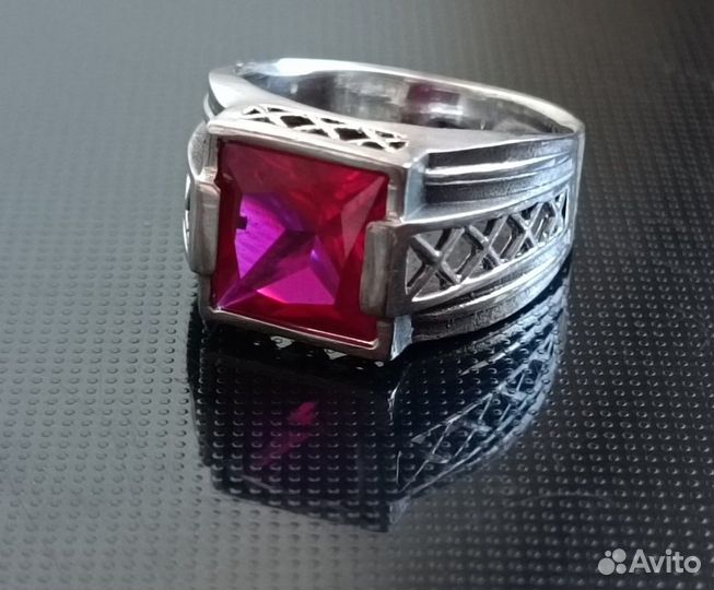 Серебряные перстни с рубинами