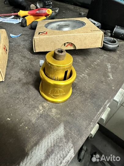 Зажим для трюкового самоката