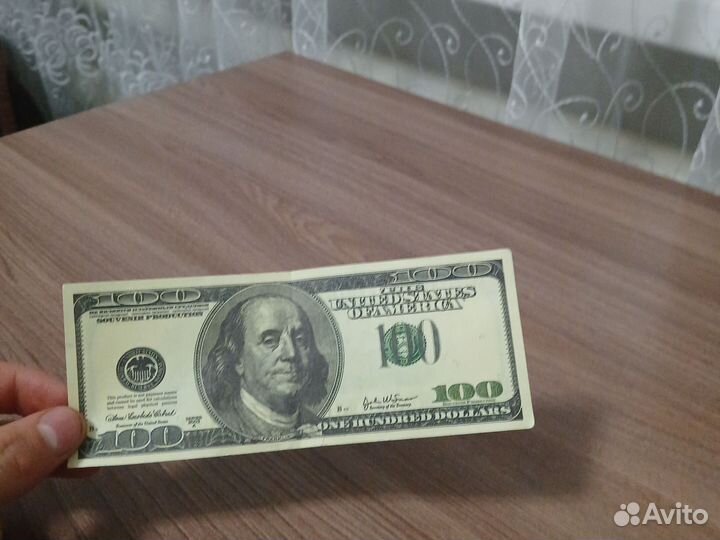 100 долларов