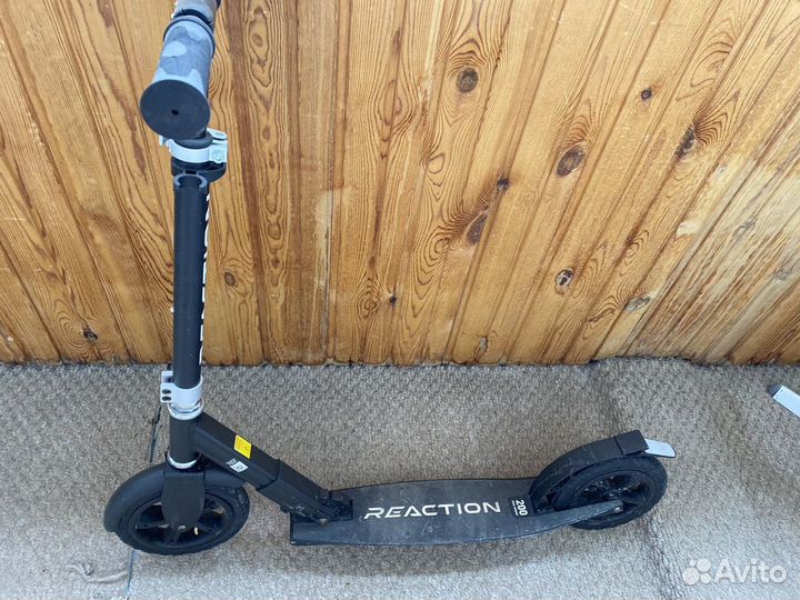 Самокат reaction 200