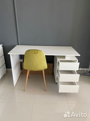 Письменный школьный стол Рио белый