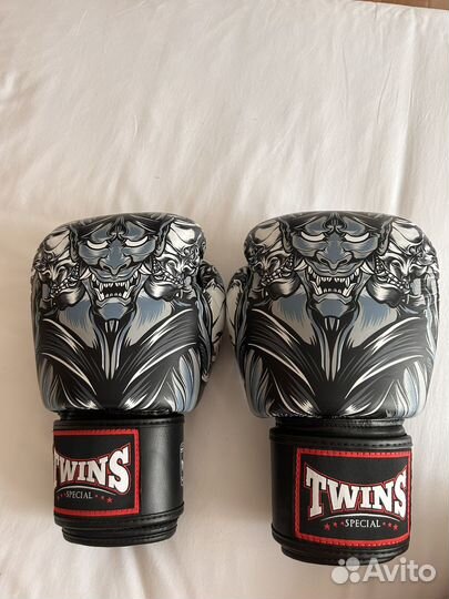 Боксерские перчатки twins 14 Oz