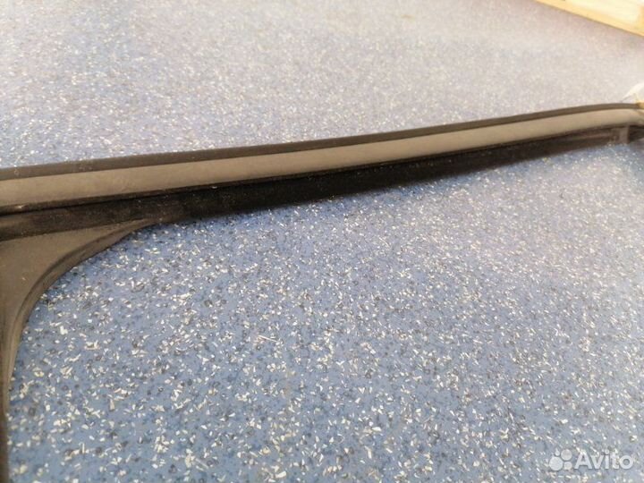 Уплотнитель стекла двери задний левый Ford Focus 2