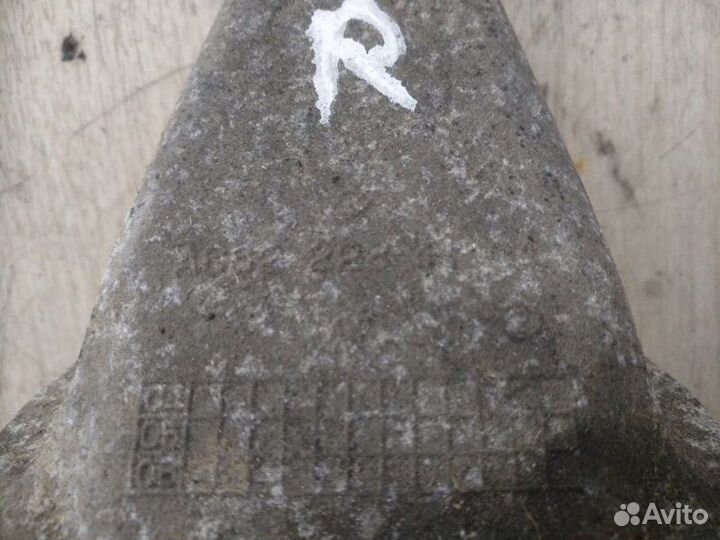 Кронштейн двигателя правый Ssangyong Rexton 1