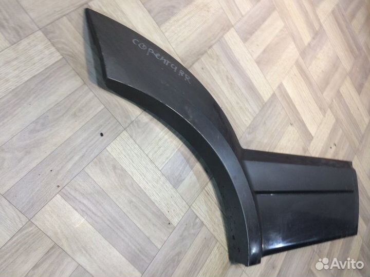 Молдинг двери задний правый Kia Sorento 1