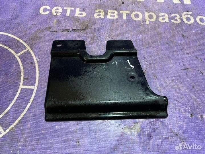 Пыльник двигателя левый Hyundai I30 G4FC 2010