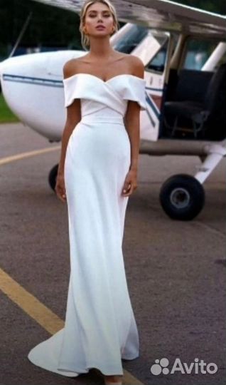 Свадебное платье со шлейфом 42