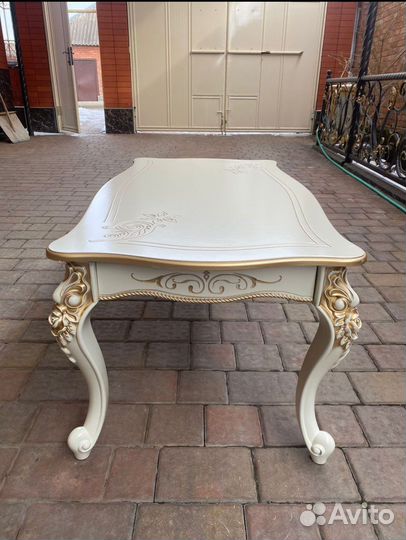 Журнальный столик