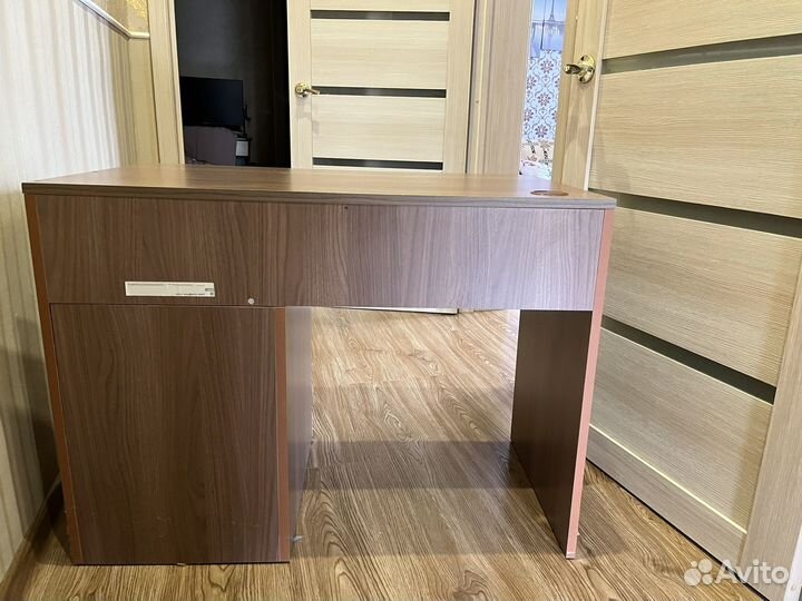 Письменный стол